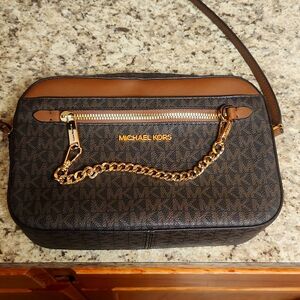 MICHEAL KORS JET SET LARGE LOGO BAG